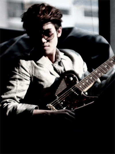 Athit AMORNVEJ (JA) Magneto Guitars
